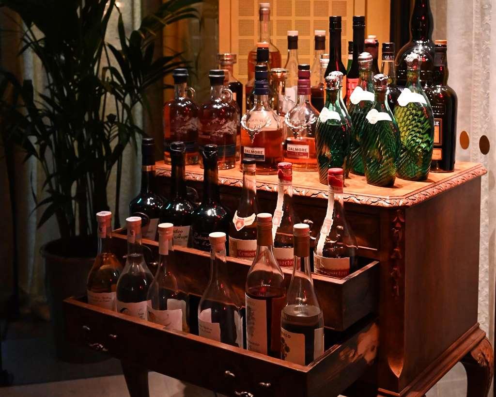 Villa Dagmar ストックホルム レストラン 写真 A bar cart